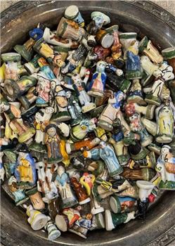 100 pcs of French Feves and Santons - FEVES